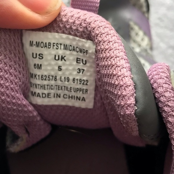 MERRELL Moab FST mid waterproof kids’ hiking shoes. Size 6. - Picture 9 of 11